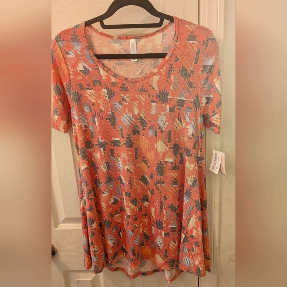 LuLaRoe Perfect Tee in Orange Geometric Print (New w/Tags)